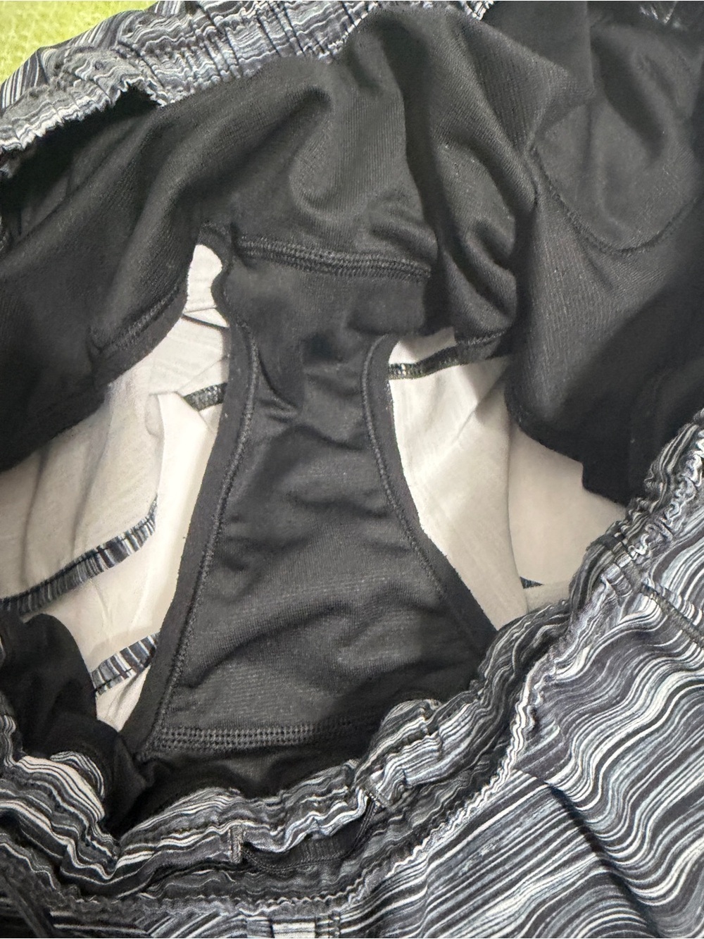 Lululemon Hotty Hot Short 4" Black - Picture 9 of 9